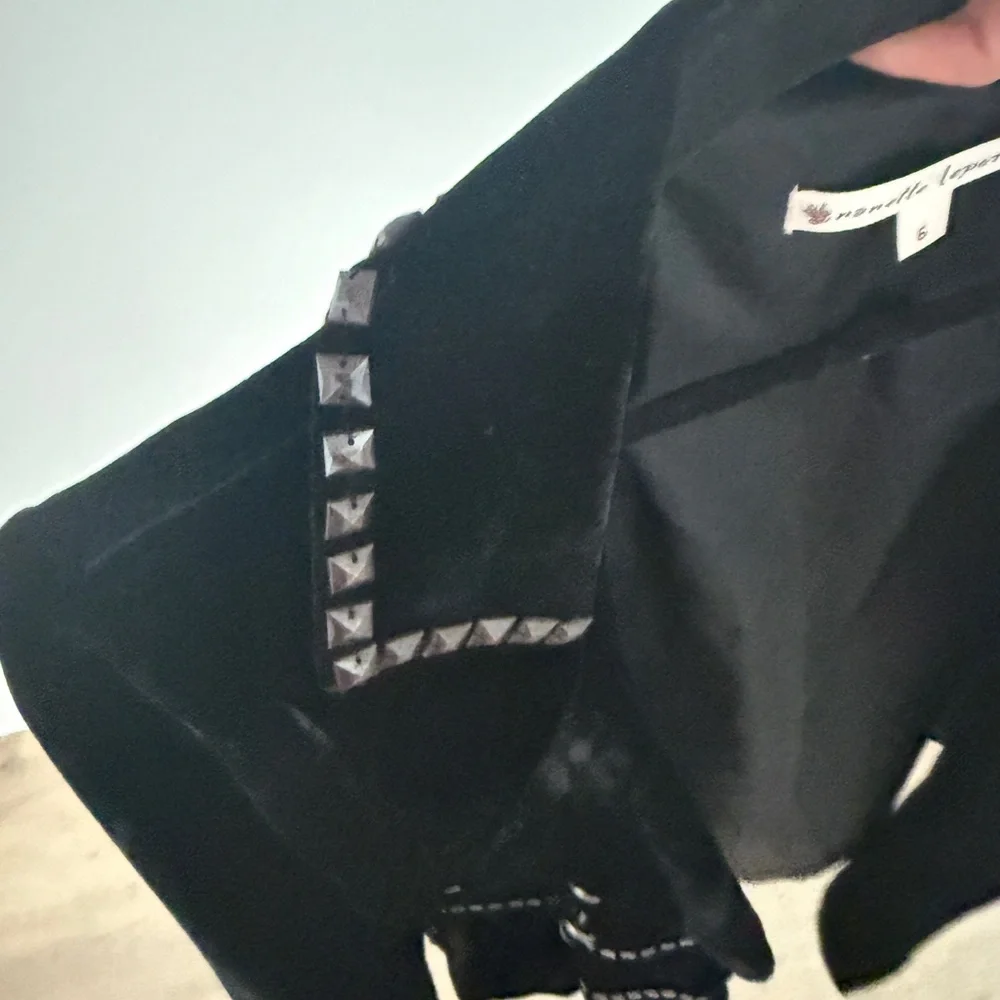 Elegant Black Velvet Women's Jacket, Size 6 - Picture 11 of 13